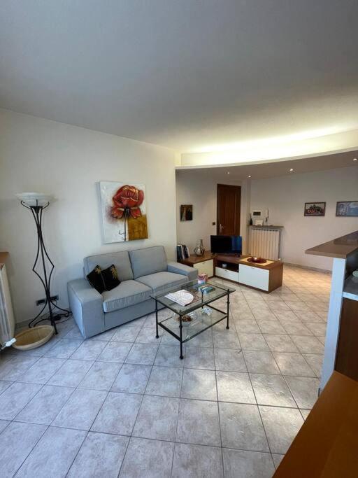 Casa Carlino Apartment Санто Стефано Белбо Екстериор снимка