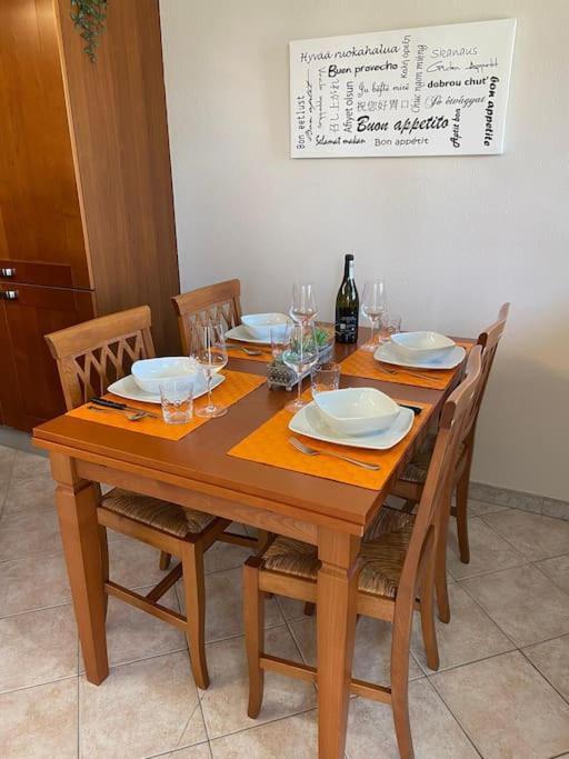 Casa Carlino Apartment Санто Стефано Белбо Екстериор снимка