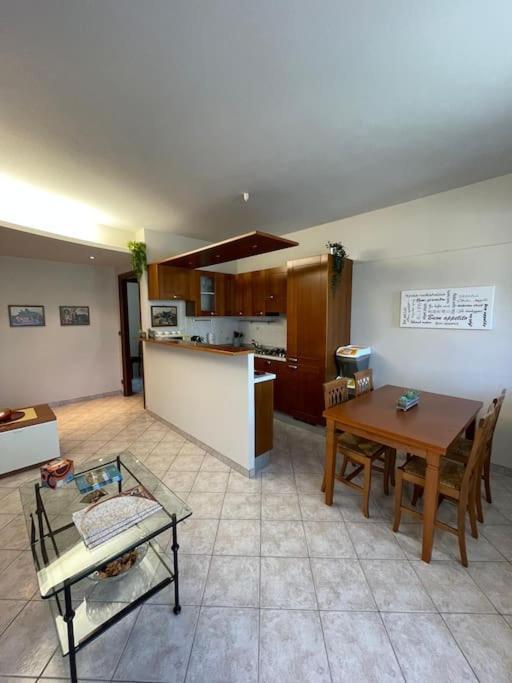Casa Carlino Apartment Санто Стефано Белбо Екстериор снимка