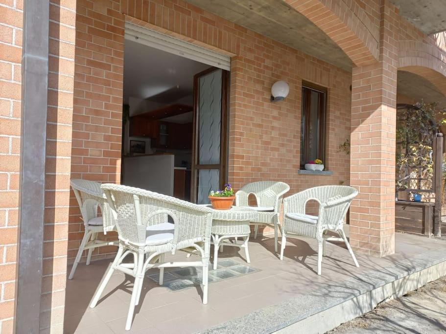Casa Carlino Apartment Санто Стефано Белбо Екстериор снимка