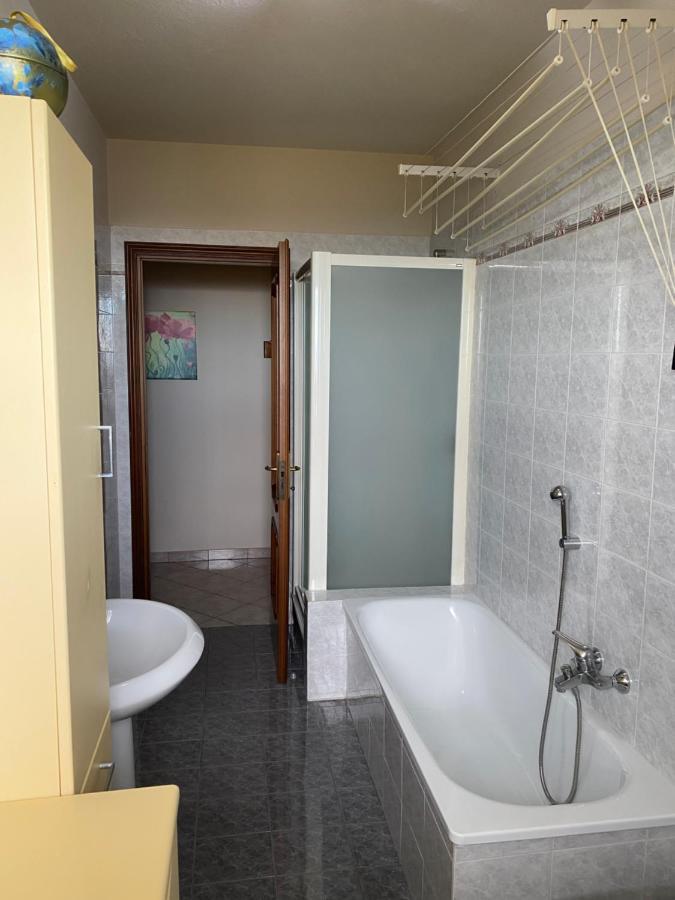 Casa Carlino Apartment Санто Стефано Белбо Екстериор снимка